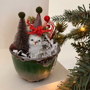 Vintage Christmas Kitty Cat in a Cup - Holiday Decor